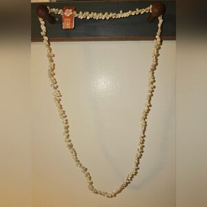 NWT Hilo Hattie Shell Lei Necklace